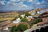 Monsaraz - Vista dal castello sul paese e sulla pianura sottostante. 